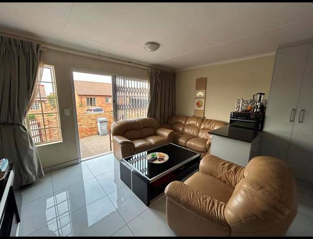 2 BEDROOM PROPERTY TO RENT IN KOSMOSDAL